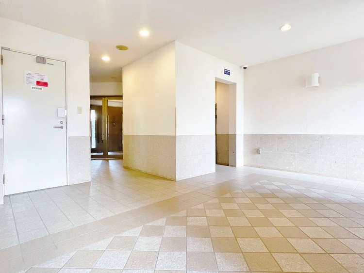 エントランス エントランス内部は、管理が行き届き清潔な共有スペースとなっています。