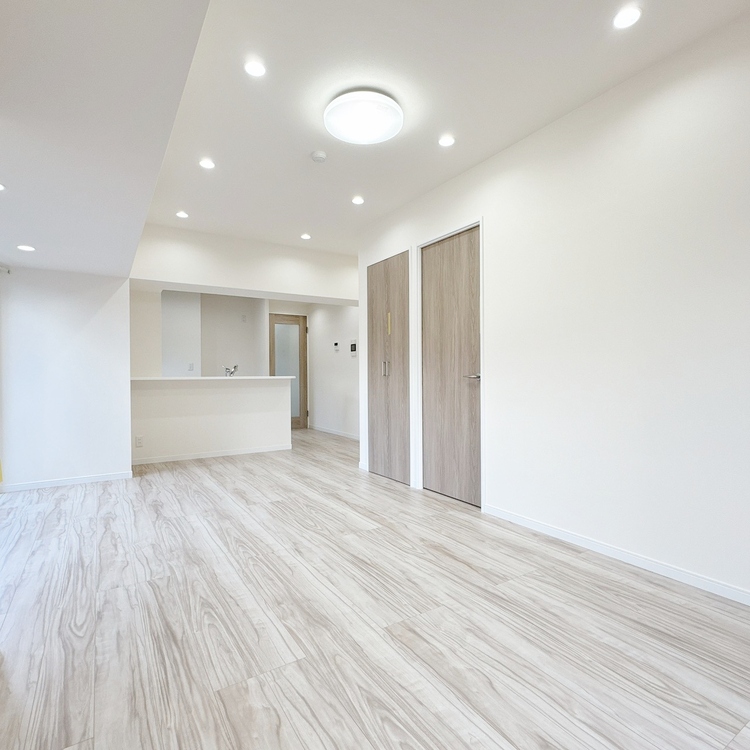 居間 飾り過ぎないシンプルな内装と偏り過ぎないデザインで統一しました。