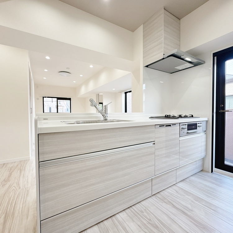 キッチン スマートな意匠と充実の機能を備えたキッチンが、暮らしにおいしい彩りを添えます。