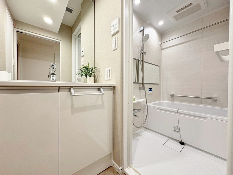 洗面 清潔感と心地よさを重視した、上質感漂うパウダールーム。