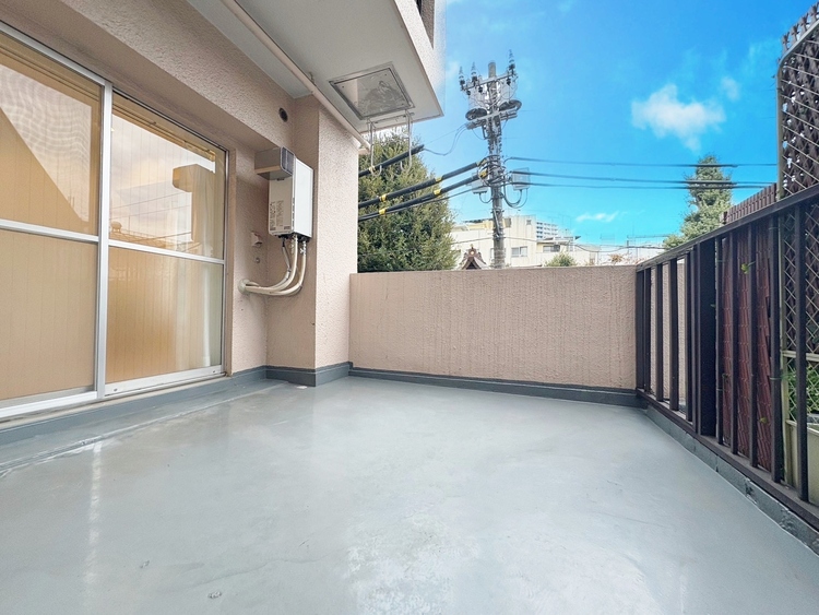 バルコニー 暮らしの中で、光と風を演出してくれるバルコニー。