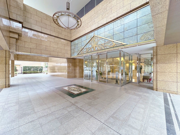 エントランス 外と内をつなぐエントランスは、まさに顔となる場所。