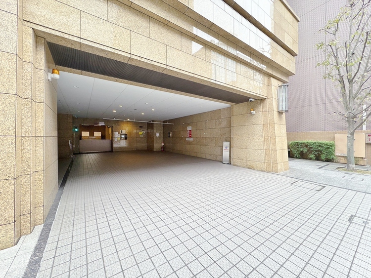 駐車場 本物件の駐車スペースです。車種制限のある場合もございますので、お気軽にお問い合わせくださいませ。