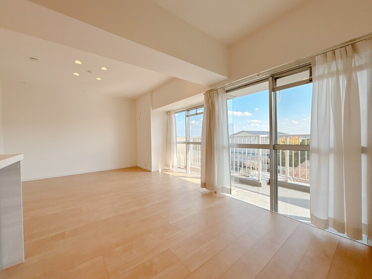 居間 居心地の良い空気感は、暮らしのステージを彩り、心からのやすらぎと満足感を与えてくれます。