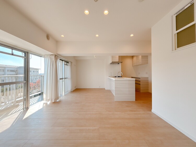 居間 飾り過ぎないシンプルな内装と偏り過ぎないデザインで統一しました。