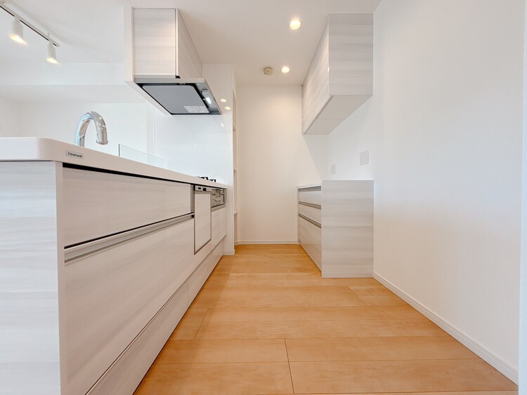 キッチン スマートな意匠と充実の機能を備えたキッチンが、暮らしにおいしい彩りを添えます。