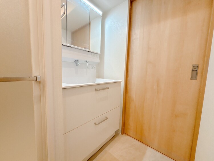 洗面 何かと物が増える場所だからこそ、スッキリと見映えの良い空間に。