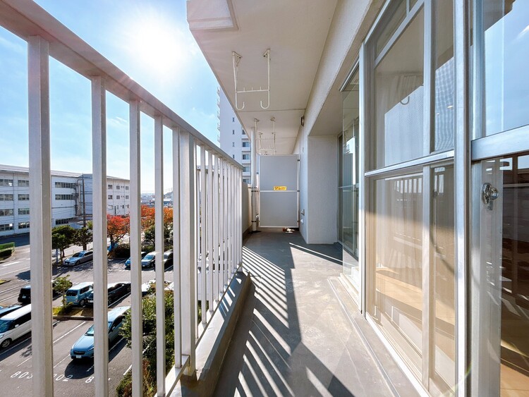 バルコニー 暮らしの中で、光と風を演出してくれるバルコニー。