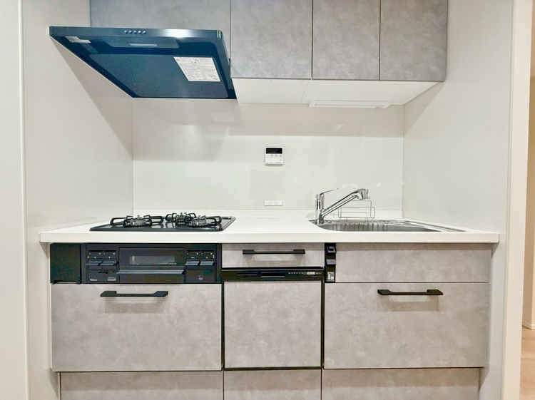 キッチン スマートな意匠と充実の機能を備えたキッチンが、暮らしにおいしい彩りを添えます。