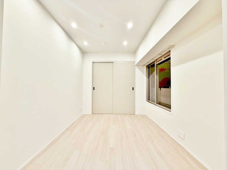 寝室 ベッドも十分に設置するスペースがあります。