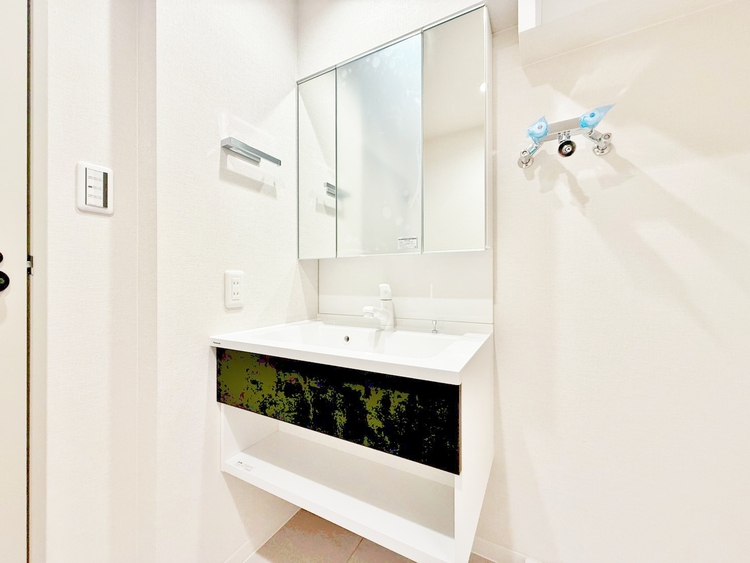 洗面 何かと物が増える場所だからこそ、スッキリと見映えの良い空間に。