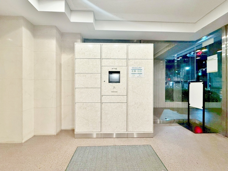 設備 外出中に活躍してくれる宅配ボックスが設置されています。家で宅配物を待たなくて済みますね。