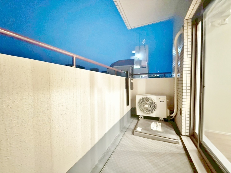 バルコニー 暮らしの中で、光と風を演出してくれるバルコニー。