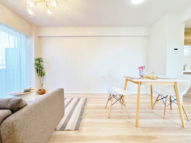 居間 居心地の良い空気感は、暮らしのステージを彩り、心からのやすらぎと満足感を与えてくれます。