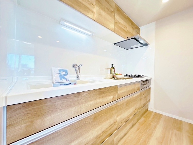 キッチン スマートな意匠と充実の機能を備えたキッチンが、暮らしにおいしい彩りを添えます。