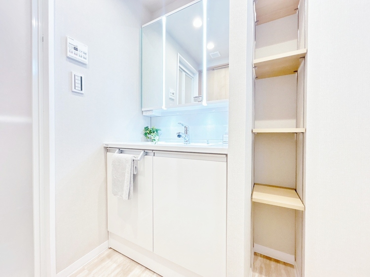 洗面 何かと物が増える場所だからこそ、スッキリと見映えの良い空間に。