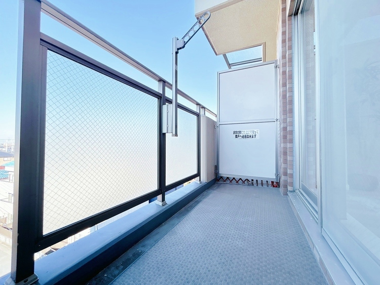 バルコニー 暮らしの中で、光と風を演出してくれるバルコニー。