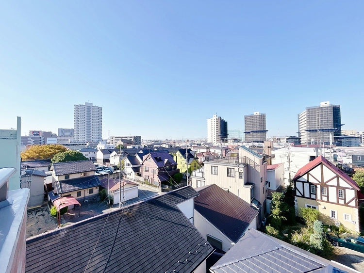 バルコニー 窓を開けると広がる青空。心をリフレッシュして日々を過ごしていきましょう。