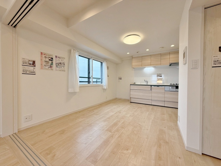 居間 居心地の良い空気感は、暮らしのステージを彩り、心からのやすらぎと満足感を与えてくれます。