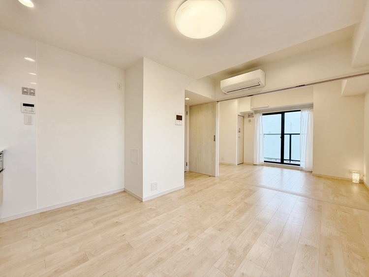 居間 快適に過ごす毎日を求めて、暮らしの中でご自身の「マイホーム」に創り上げてください。