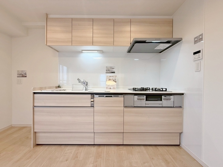 キッチン スマートな意匠と充実の機能を備えたキッチンが、暮らしにおいしい彩りを添えます。