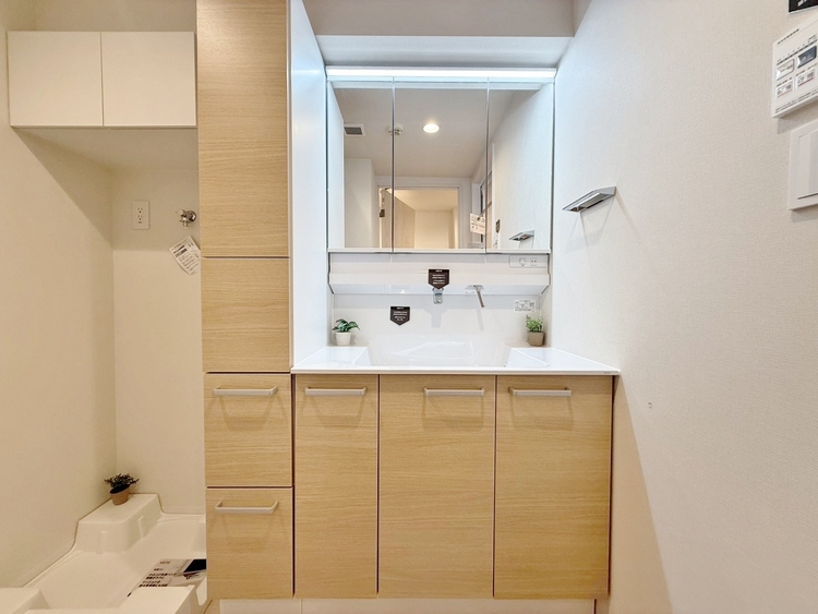 洗面 何かと物が増える場所だからこそ、スッキリと見映えの良い空間に。