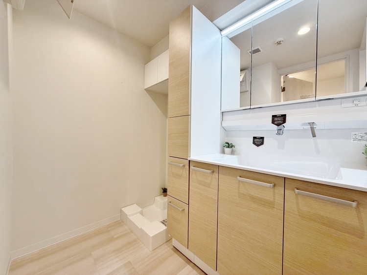 洗面 清潔感と心地よさを重視した、上質感漂うパウダールーム。