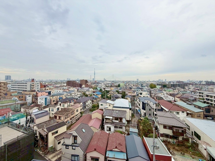 バルコニー 窓を開けると広がる青空。心をリフレッシュして日々を過ごしていきましょう。