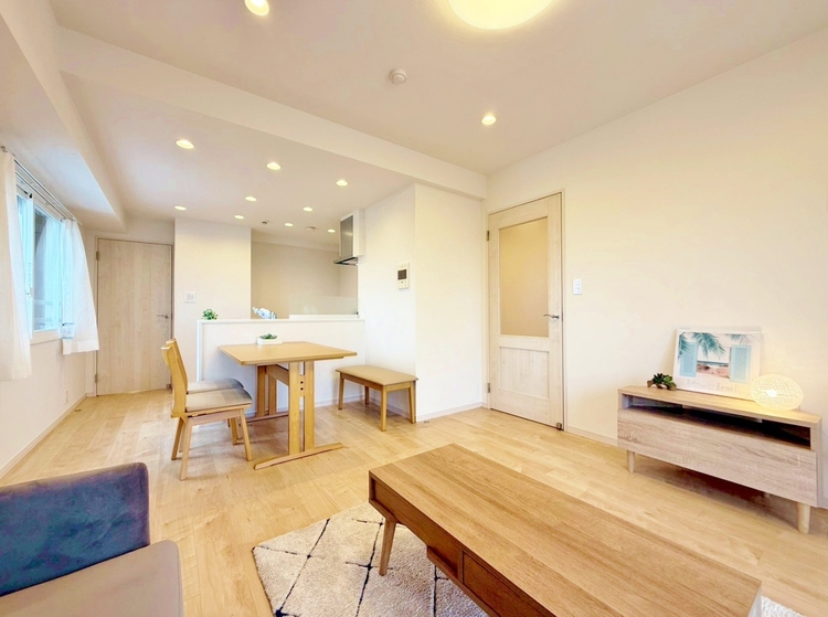 居間 忙しく過ぎゆく日常を置き去るほど、ゆったりした時間が流れるリビング。