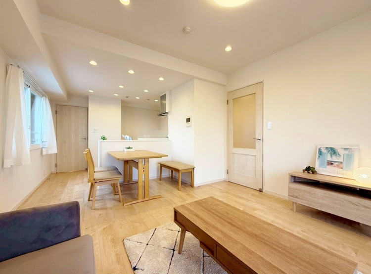 居間 居心地の良い空気感は、暮らしのステージを彩り、心からのやすらぎと満足感を与えてくれます。