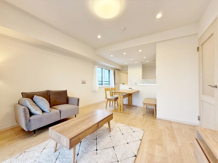 居間 飾り過ぎないシンプルな内装と偏り過ぎないデザインで統一しました。