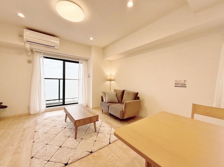 居間 快適に過ごす毎日を求めて、暮らしの中でご自身の「マイホーム」に創り上げてください。