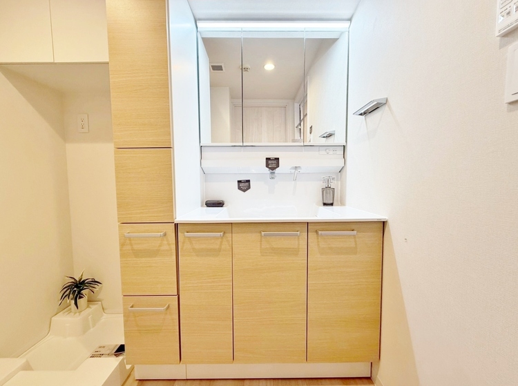 洗面 何かと物が増える場所だからこそ、スッキリと見映えの良い空間に。