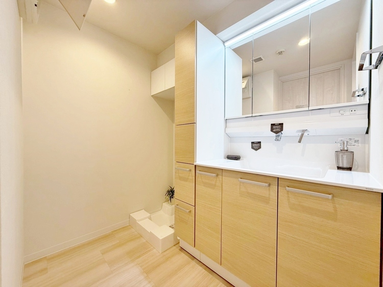 洗面 清潔感と心地よさを重視した、上質感漂うパウダールーム。