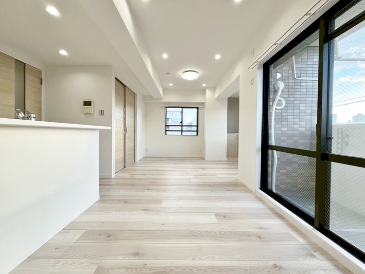 居間 居心地の良い空気感は、暮らしのステージを彩り、心からのやすらぎと満足感を与えてくれます。