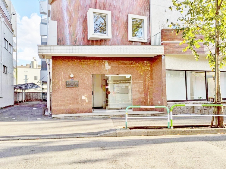 エントランス 外と内をつなぐエントランスは、まさに顔となる場所。