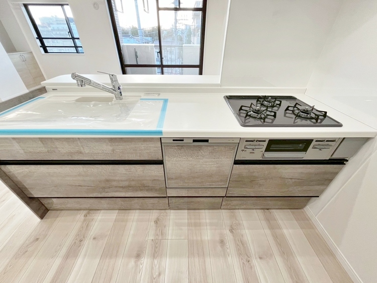 キッチン スマートな意匠と充実の機能を備えたキッチンが、暮らしにおいしい彩りを添えます。