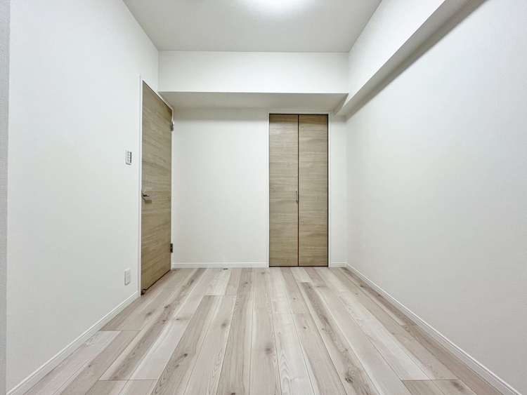 寝室 ベッドも十分に設置するスペースがあります。