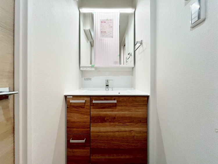 洗面 何かと物が増える場所だからこそ、スッキリと見映えの良い空間に。