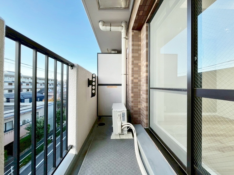 バルコニー 暮らしの中で、光と風を演出してくれるバルコニー。