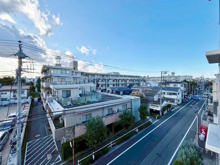 バルコニー 頬をなでる、優しい風を感じることが出来ます。