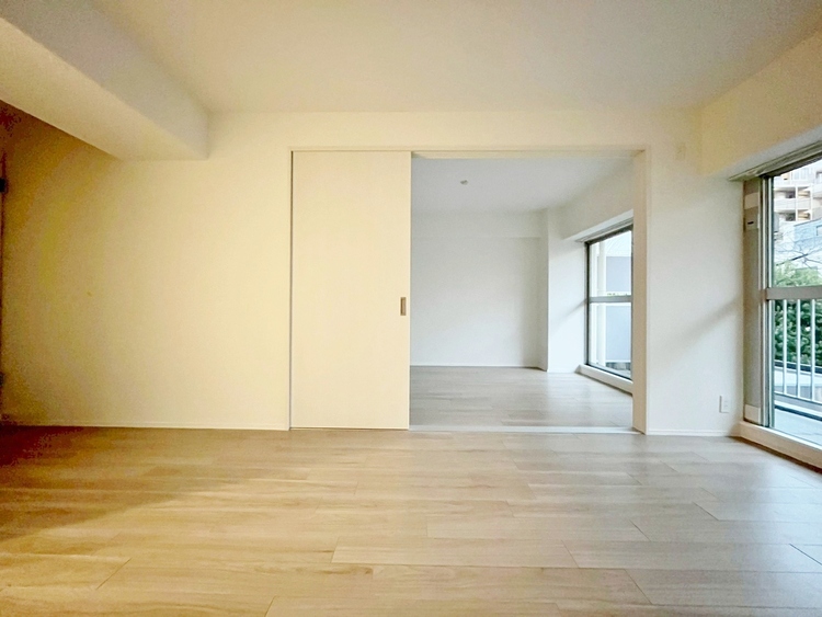 居間 居心地の良い空気感は、暮らしのステージを彩り、心からのやすらぎと満足感を与えてくれます。