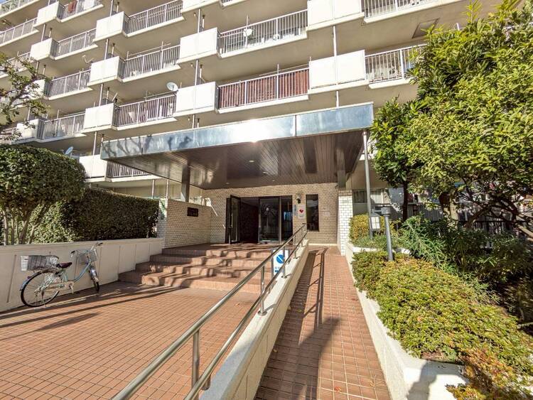 エントランス 外と内をつなぐエントランスは、まさに顔となる場所。