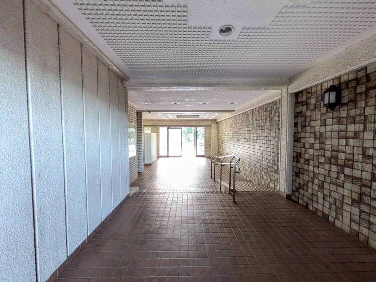 エントランス エントランス内部は、管理が行き届き清潔な共有スペースとなっています。