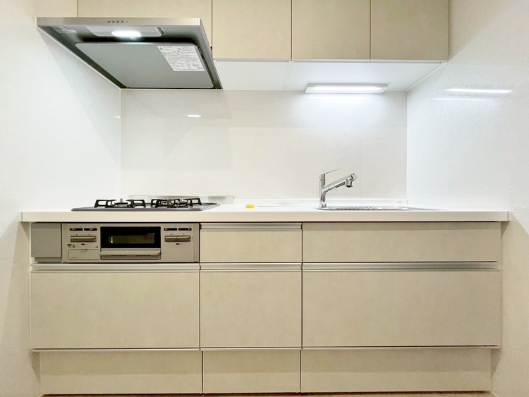 キッチン スマートな意匠と充実の機能を備えたキッチンが、暮らしにおいしい彩りを添えます。