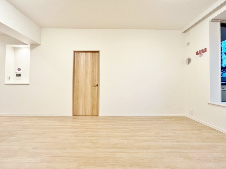 居間 忙しく過ぎゆく日常を置き去るほど、ゆったりした時間が流れるリビング。