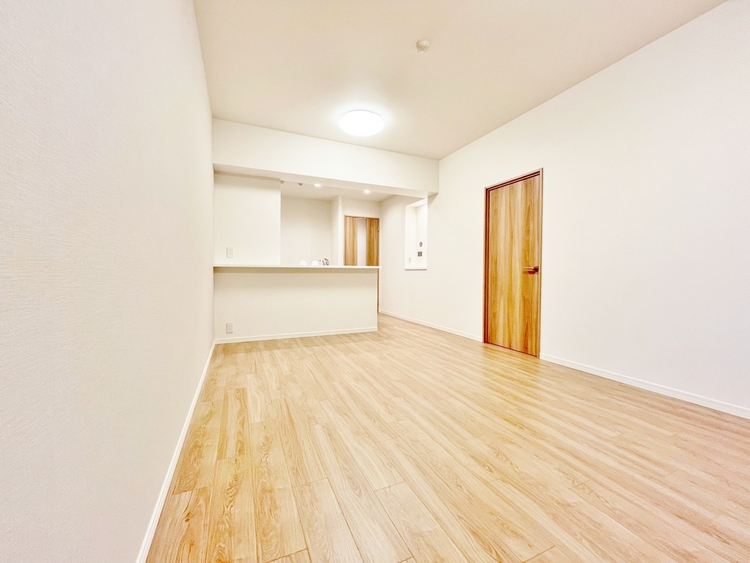 居間 居心地の良い空気感は、暮らしのステージを彩り、心からのやすらぎと満足感を与えてくれます。