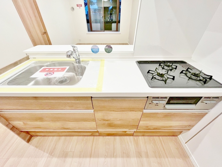 キッチン スマートな意匠と充実の機能を備えたキッチンが、暮らしにおいしい彩りを添えます。