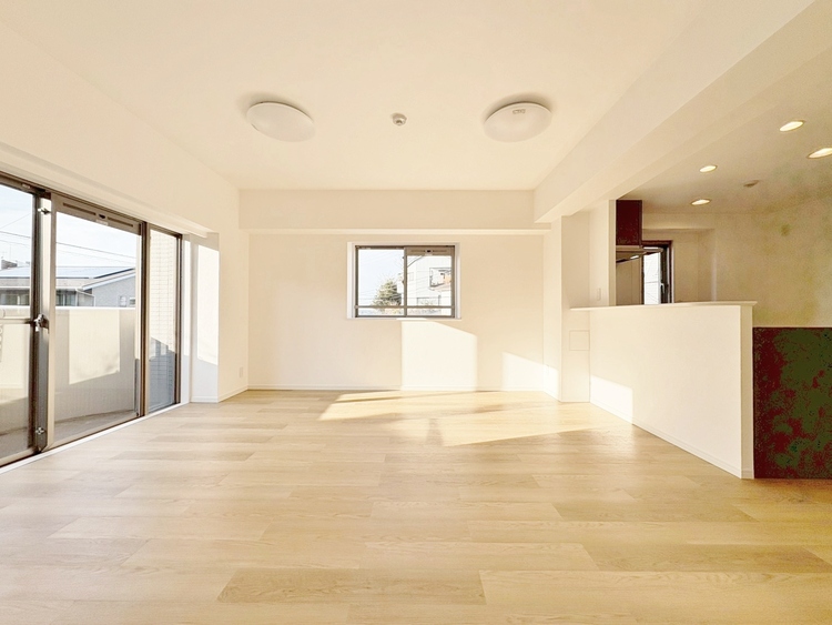 居間 飾り過ぎないシンプルな内装と偏り過ぎないデザインで統一しました。