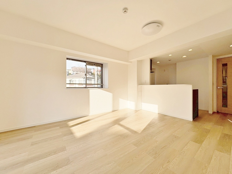 居間 快適に過ごす毎日を求めて、暮らしの中でご自身の「マイホーム」に創り上げてください。